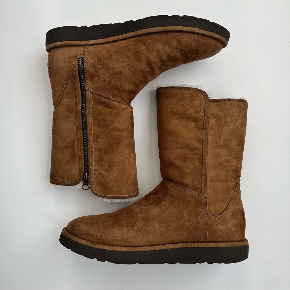 UGG Abree Short II